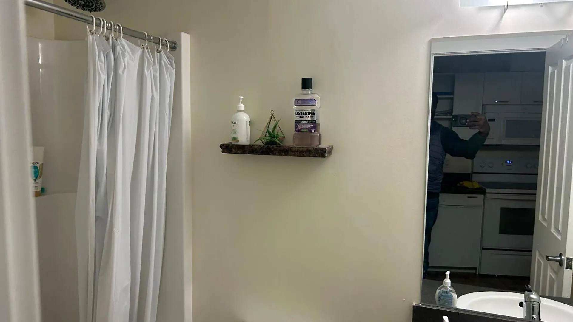 Apartment One Bedroom Condo Suite On Brentwood Station Calgary